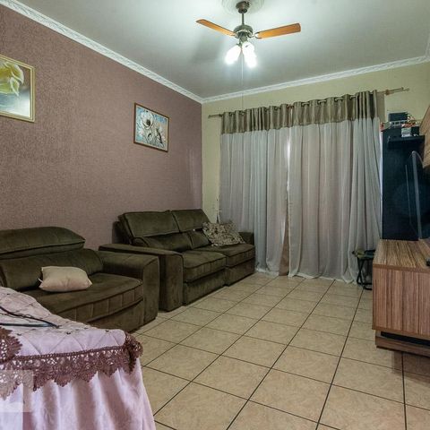 Casa para alugar com 240m², 4 quartos e 3 vagas Casa para alugar com 240m², 4 quartos e 3 vagasSala