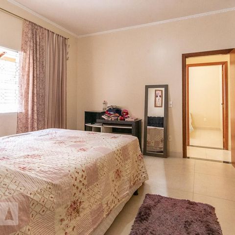 Casa para alugar com 240m², 4 quartos e 3 vagas Casa para alugar com 240m², 4 quartos e 3 vagasSuíte