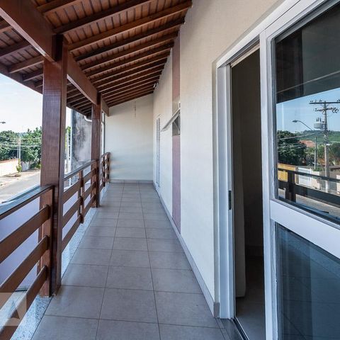 Casa para alugar com 240m², 4 quartos e 3 vagas Casa para alugar com 240m², 4 quartos e 3 vagasSacada