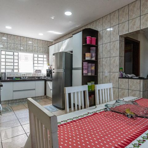 Casa para alugar com 240m², 4 quartos e 3 vagas Casa para alugar com 240m², 4 quartos e 3 vagasCozinha