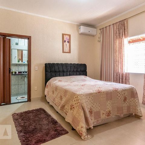 Casa para alugar com 240m², 4 quartos e 3 vagas Casa para alugar com 240m², 4 quartos e 3 vagasSuíte
