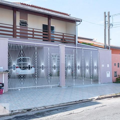 Casa para alugar com 240m², 4 quartos e 3 vagas Casa para alugar com 240m², 4 quartos e 3 vagasFachada