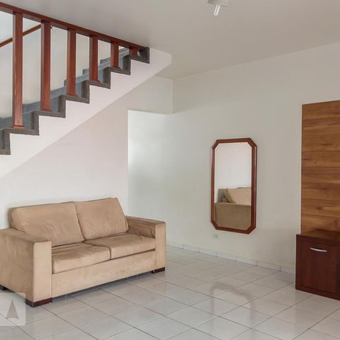 Casa à venda com 270m², 3 quartos e 3 vagas Casa à venda com 270m², 3 quartos e 3 vagasSala