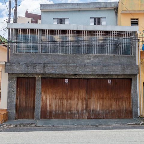 Casa à venda com 270m², 3 quartos e 3 vagas Casa à venda com 270m², 3 quartos e 3 vagasFachada