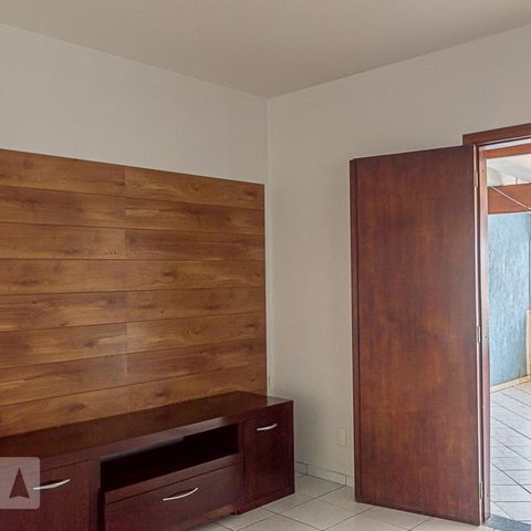 Casa à venda com 270m², 3 quartos e 3 vagas Casa à venda com 270m², 3 quartos e 3 vagasSala