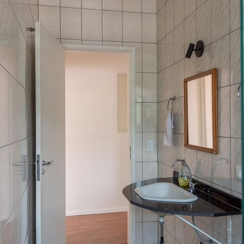 Casa à venda com 270m², 3 quartos e 3 vagas Casa à venda com 270m², 3 quartos e 3 vagasBanheiro 1