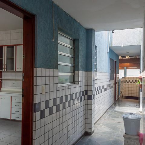 Casa à venda com 270m², 3 quartos e 3 vagas Casa à venda com 270m², 3 quartos e 3 vagasCorredor