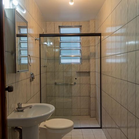 Casa à venda com 270m², 3 quartos e 3 vagas Casa à venda com 270m², 3 quartos e 3 vagasBanheiro 2