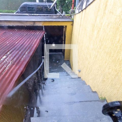 Casa à venda com 170m², 3 quartos e 2 vagasEscada