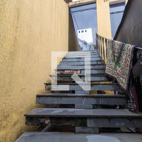 Casa à venda com 170m², 3 quartos e 2 vagasEscada