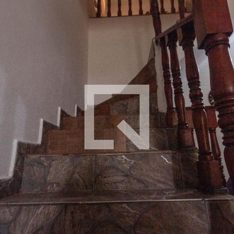Casa à venda com 170m², 3 quartos e 2 vagasEscada