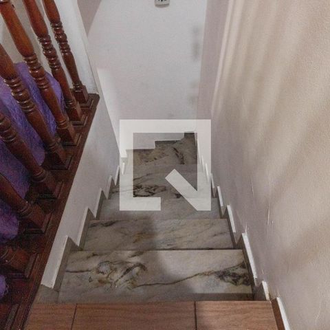 Casa à venda com 170m², 3 quartos e 2 vagasEscada