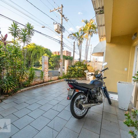 Casa à venda com 144m², 3 quartos e 2 vagasPátio