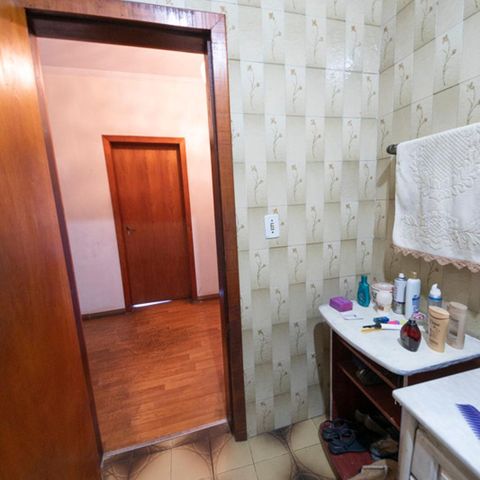 Casa à venda com 144m², 3 quartos e 2 vagasBanheiro