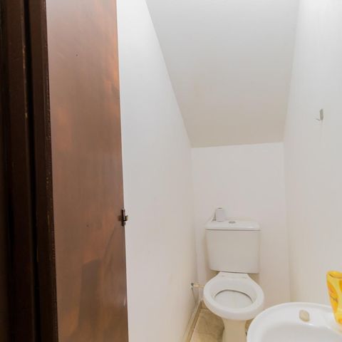 Casa de condomínio à venda com 66m², 2 quartos e 1 vagaLavabo