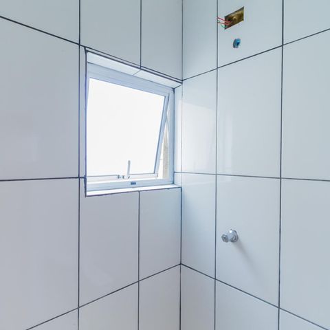Casa de condomínio à venda com 66m², 2 quartos e 1 vagaDetalhe banheiro