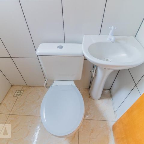 Casa de condomínio à venda com 66m², 2 quartos e 1 vagaDetalhe banheiro