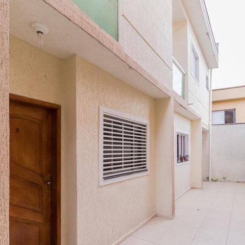 Casa de condomínio à venda com 66m², 2 quartos e 1 vagaFrente
