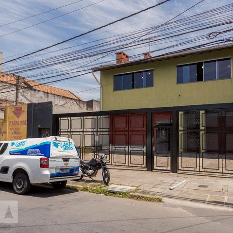 Casa para alugar com 280m², 3 quartos e 2 vagasFachada