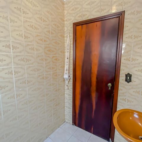 Casa à venda com 165m², 3 quartos e 2 vagasBanheiro