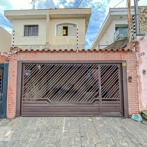 Casa à venda com 165m², 3 quartos e 2 vagasFachada