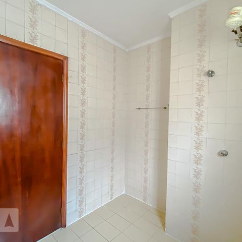 Casa à venda com 165m², 3 quartos e 2 vagasBanheiro da Suite
