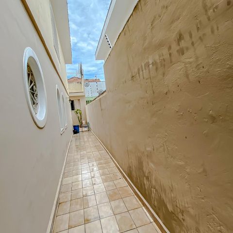 Casa à venda com 165m², 3 quartos e 2 vagasCorredor