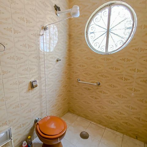 Casa à venda com 165m², 3 quartos e 2 vagasBanheiro