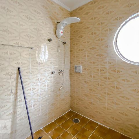 Casa à venda com 165m², 3 quartos e 2 vagasBanheiro