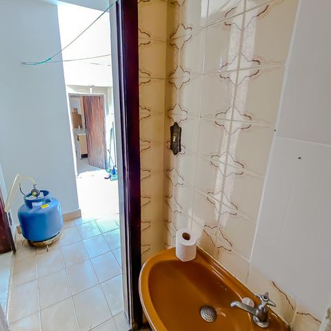 Casa à venda com 165m², 3 quartos e 2 vagasBanheiro de Serviço