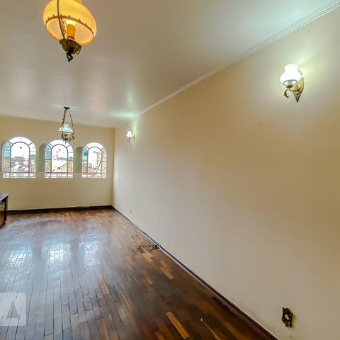 Casa à venda com 165m², 3 quartos e 2 vagasSala