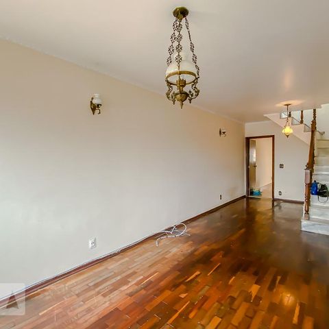 Casa à venda com 165m², 3 quartos e 2 vagasSala