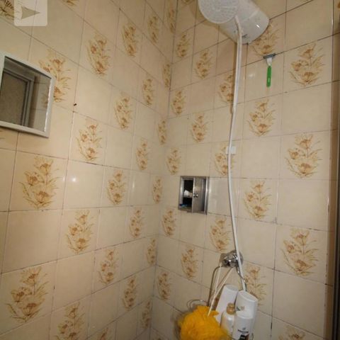 Casa para alugar com 250m², 5 quartos e 4 vagasBanheiro (piso superior)