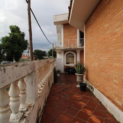 Casa para alugar com 250m², 5 quartos e 4 vagasCorredor lateral 2