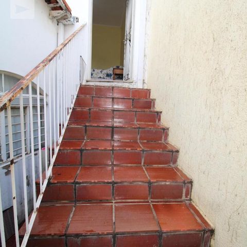Casa para alugar com 250m², 5 quartos e 4 vagasEscada