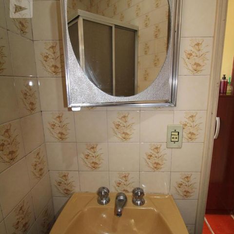 Casa para alugar com 250m², 5 quartos e 4 vagasBanheiro (piso superior)
