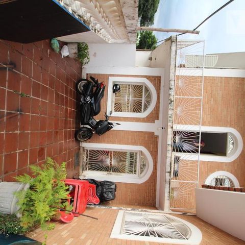 Casa para alugar com 250m², 5 quartos e 4 vagasQuintal e Fachada do piso superior