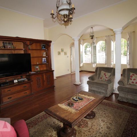 Casa para alugar com 250m², 5 quartos e 4 vagasSala