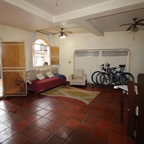 Casa para alugar com 250m², 5 quartos e 4 vagasGaragem interna e área de serviço