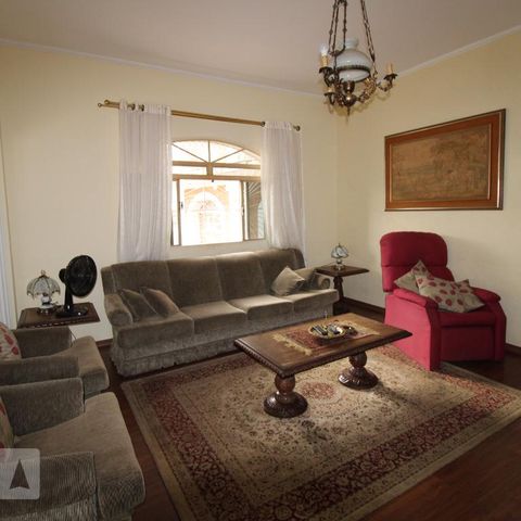 Casa para alugar com 250m², 5 quartos e 4 vagasSala