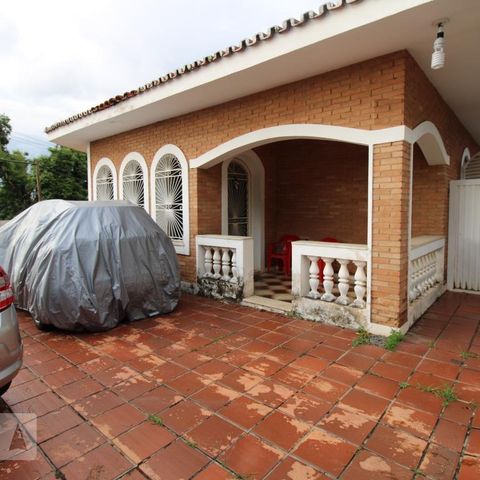 Casa para alugar com 250m², 5 quartos e 4 vagasFachada