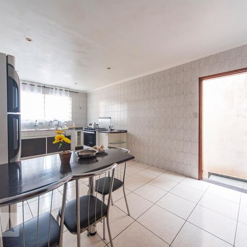 Casa para alugar com 220m², 3 quartos e 2 vagasCozinha