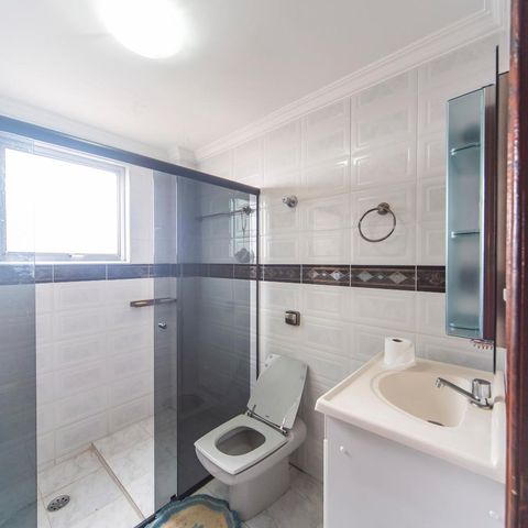 Casa para alugar com 220m², 3 quartos e 2 vagasBanheiro
