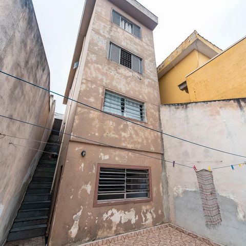 Casa para alugar com 220m², 3 quartos e 2 vagasQuintal Fundos