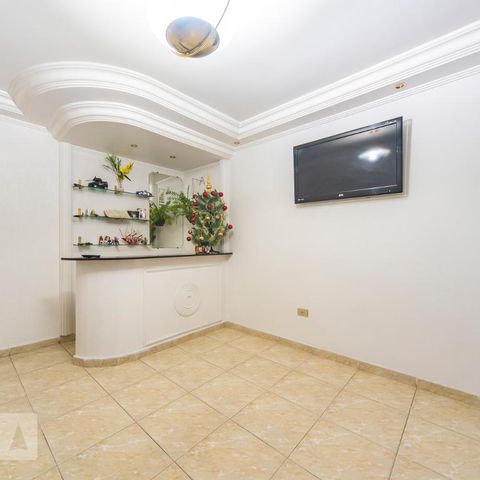 Casa para alugar com 220m², 3 quartos e 2 vagasSala