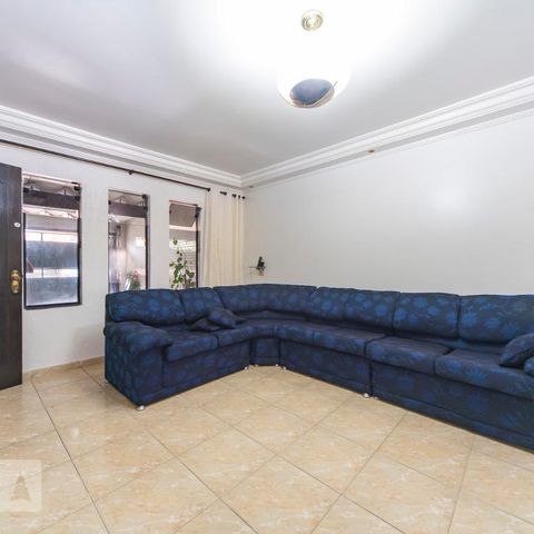 Casa para alugar com 220m², 3 quartos e 2 vagasSala