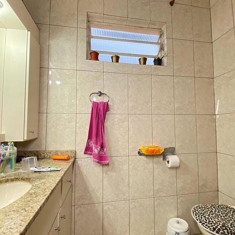 Casa à venda com 260m², 3 quartos e 2 vagasBanheiro