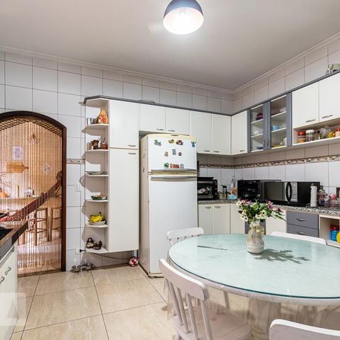 Casa à venda com 227m², 4 quartos e 2 vagasCozinha 