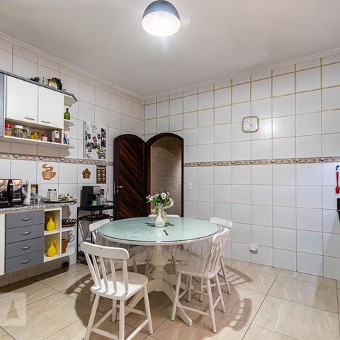 Casa à venda com 227m², 4 quartos e 2 vagasCozinha 