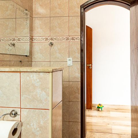 Casa à venda com 227m², 4 quartos e 2 vagasBanheiro suíte 
